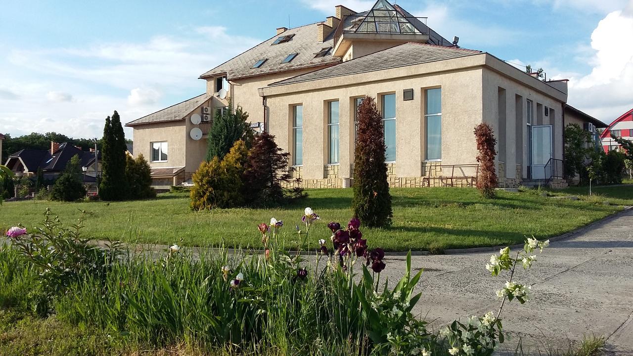 Guest House Uzhgorod Exterior foto